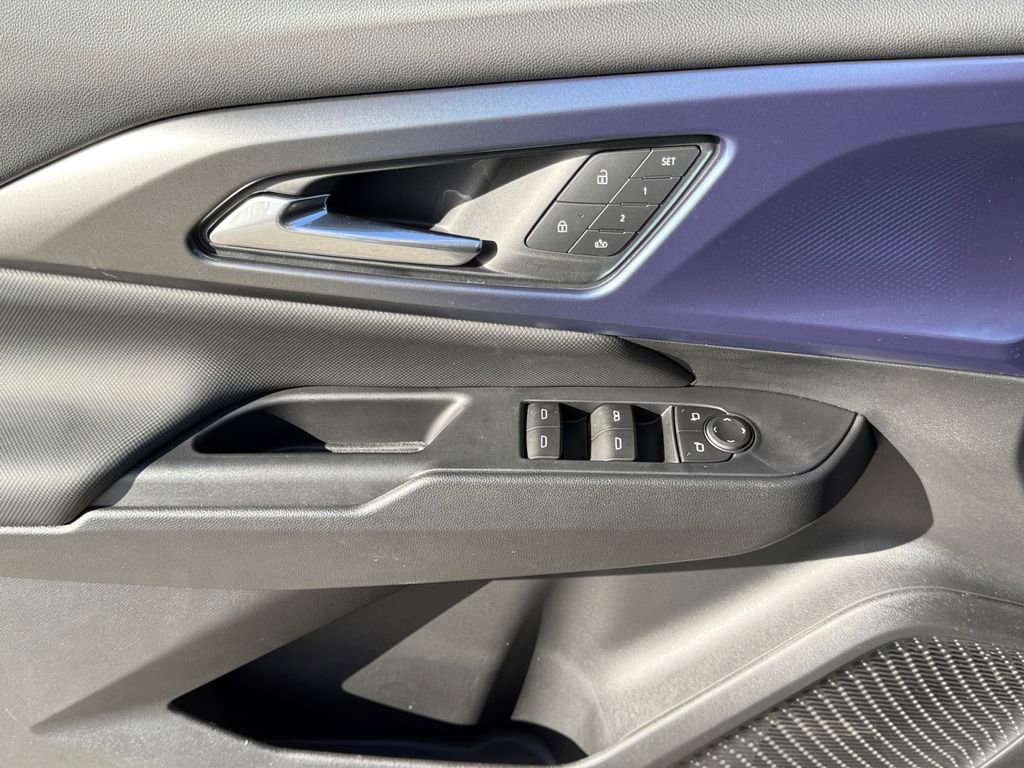 New 2026 Chevrolet Equinox EV LT image 11