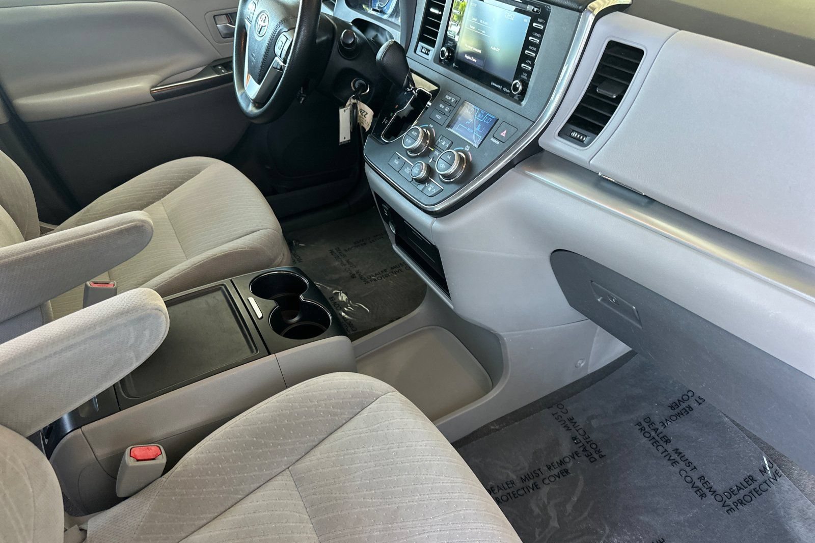 Certified 2018 Toyota Sienna LE w/ Carpet Mat Package FWD image 20