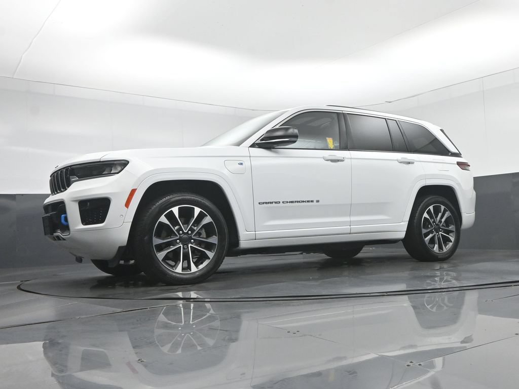 Used 2023 Jeep Grand Cherokee Overland w/ Advanced Protech Group III AWD/4WD image 65