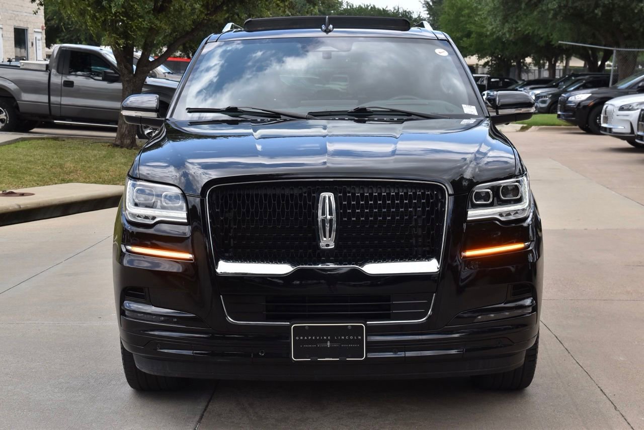 Certified 2024 Lincoln Navigator Reserve AWD/4WD image 3