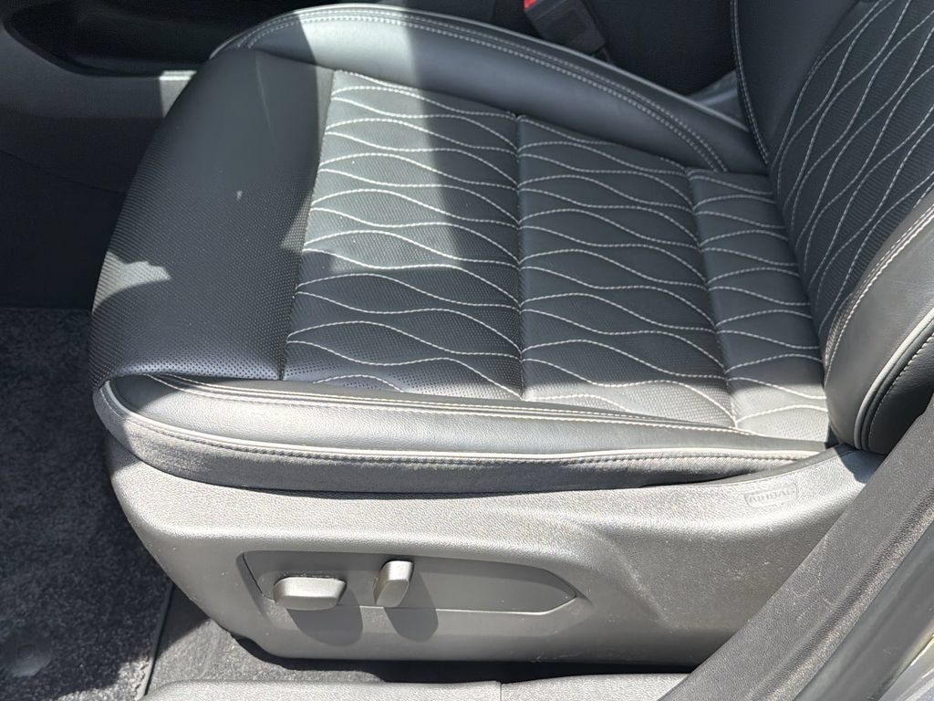 Certified 2022 Buick Envision Avenir w/ Technology Package II FWD image 24