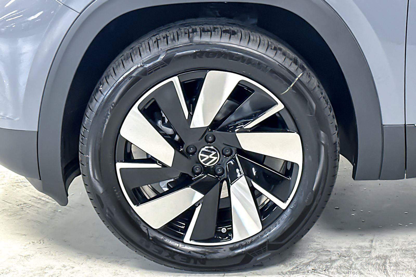 New 2026 Volkswagen Atlas Cross Sport SEL AWD/4WD image 25