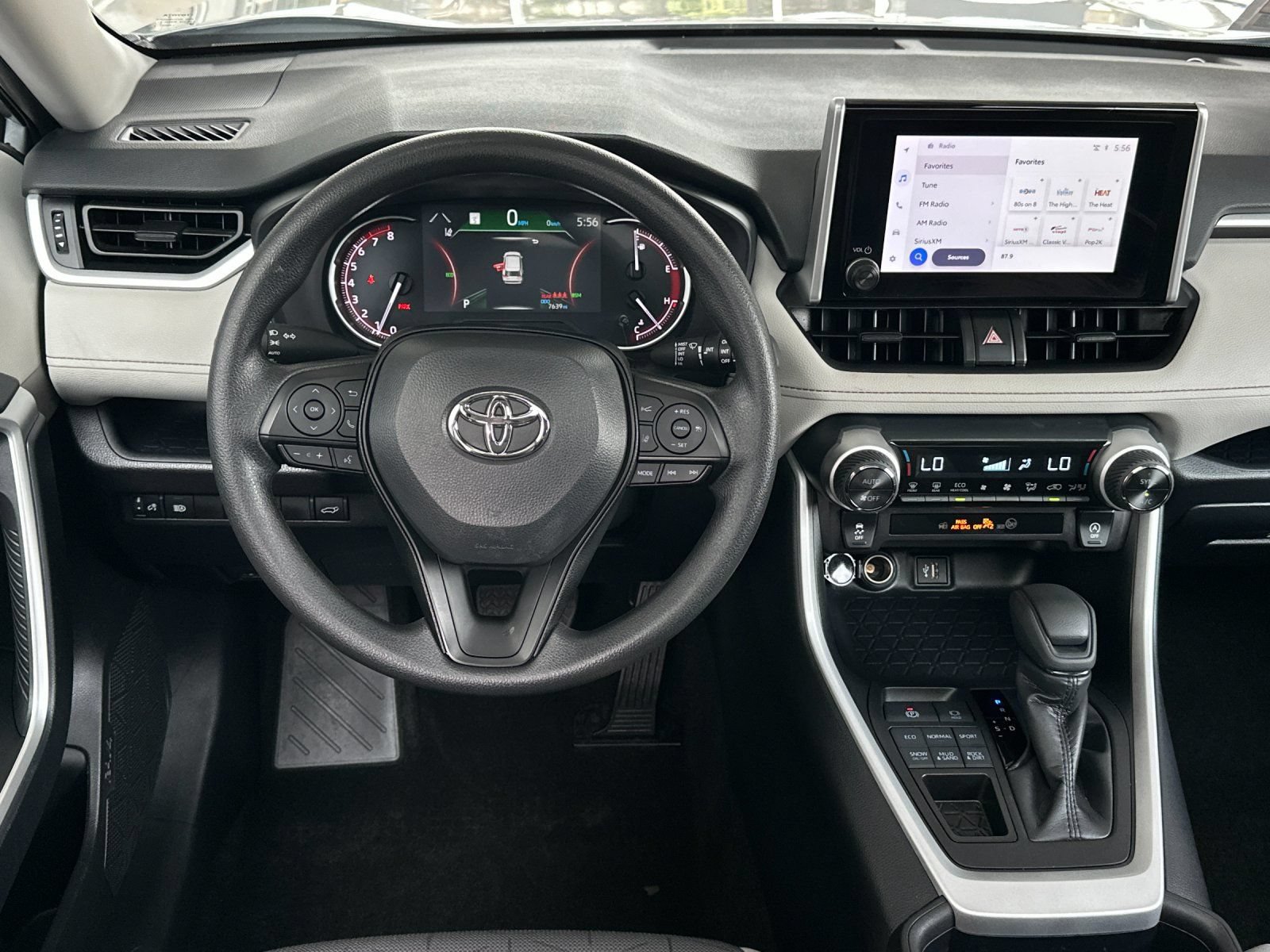 Used 2025 Toyota RAV4 XLE AWD/4WD image 13