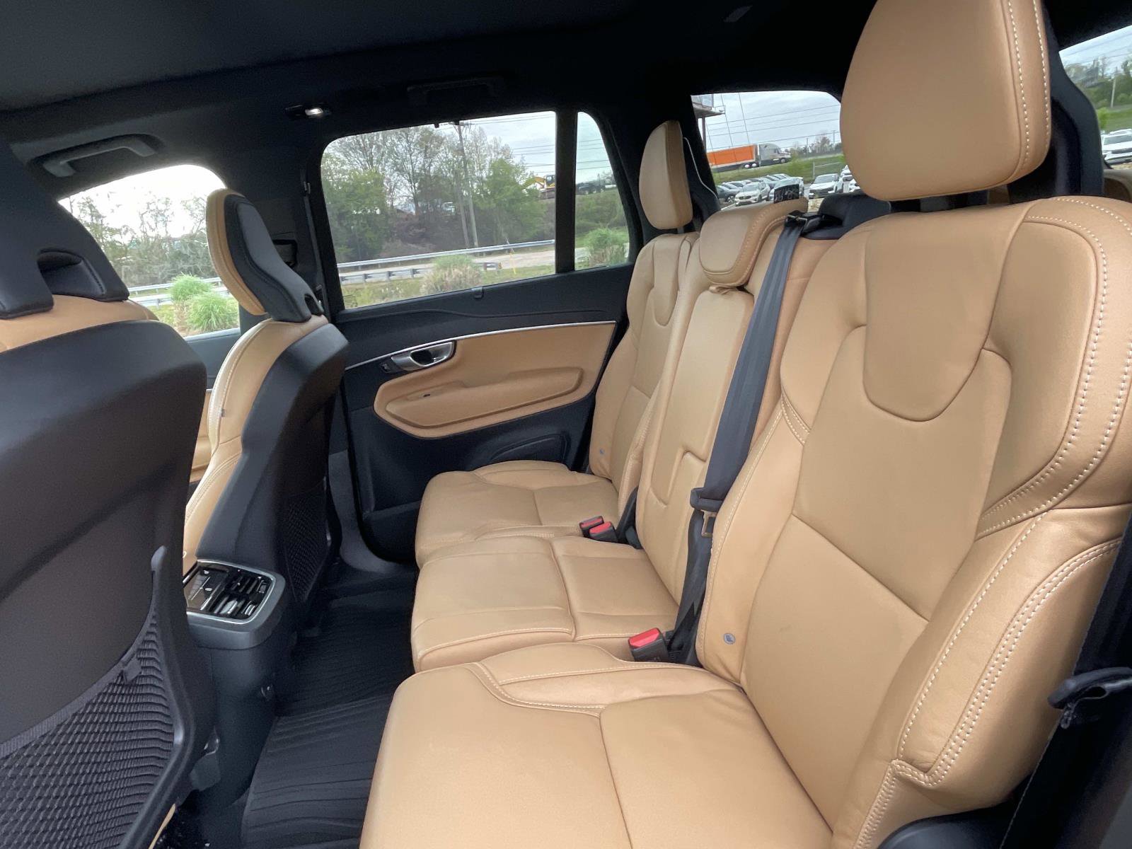 Certified 2024 Volvo XC90 B6 Ultimate w/ Protection Package Premier image 12