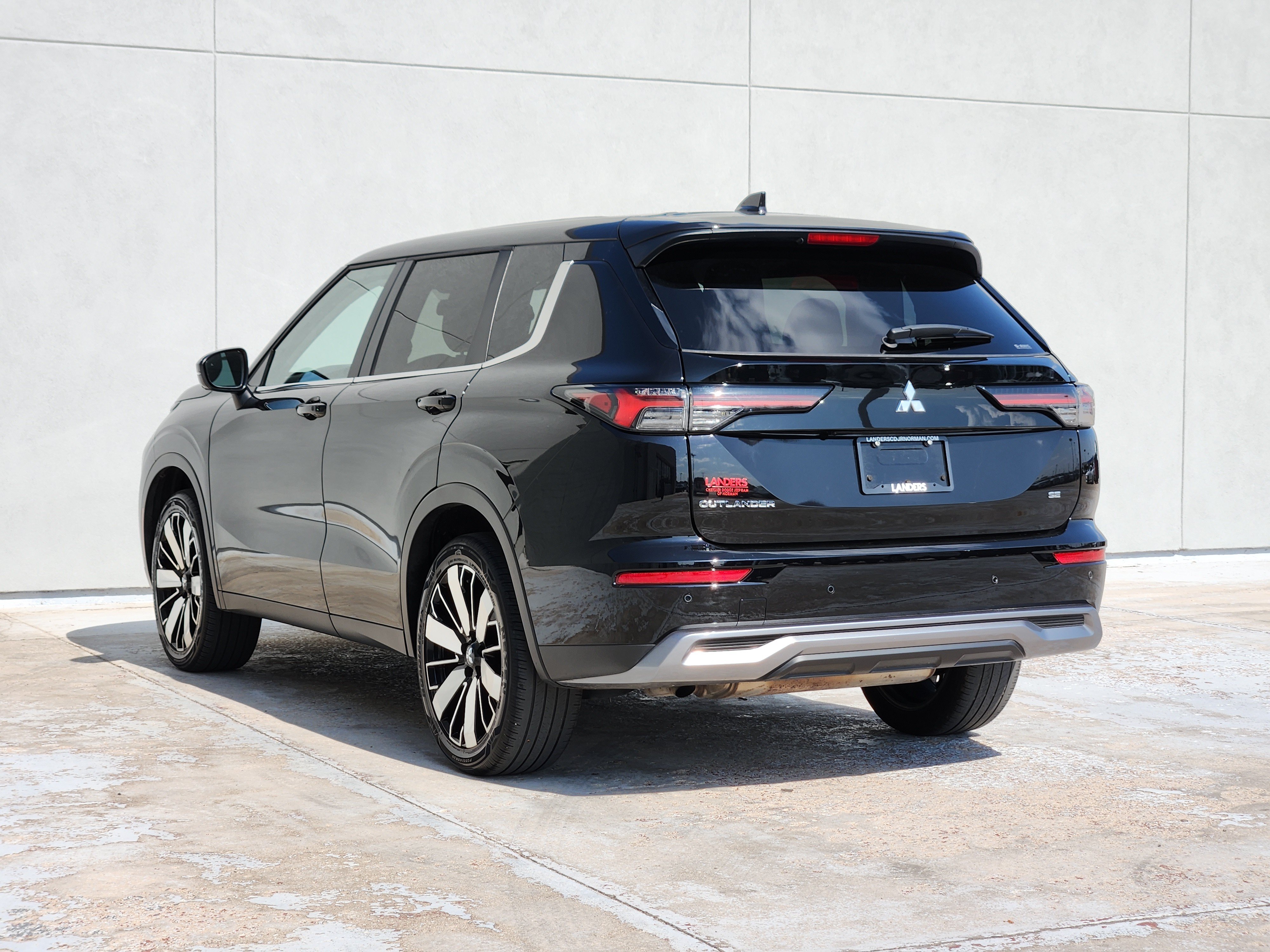 Used 2025 Mitsubishi Outlander SE AWD/4WD image 6