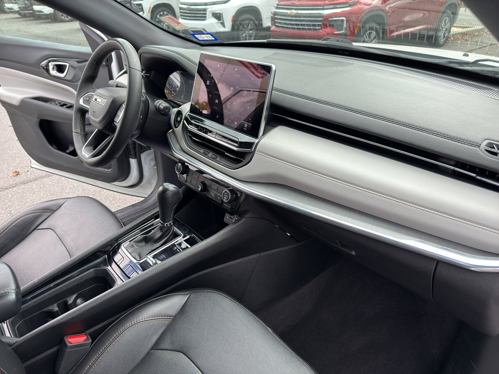 Used 2023 Jeep Compass Limited image 32