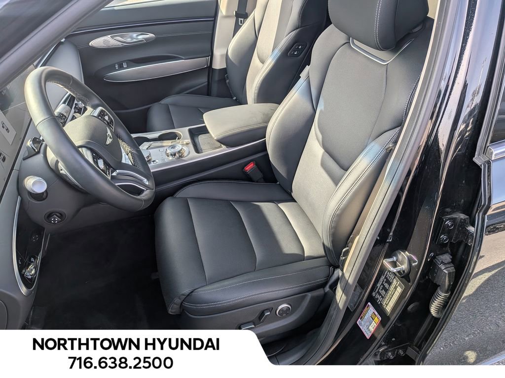 Used 2026 Genesis GV70 2.5T Select image 11