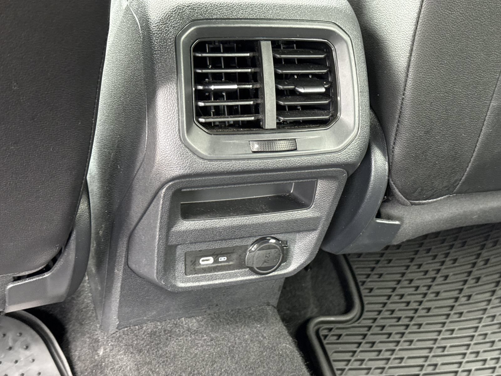 Used 2022 Volkswagen Tiguan SEL R-Line AWD/4WD image 11