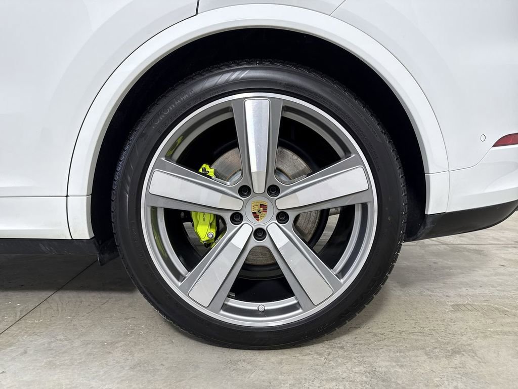Certified 2024 Porsche Cayenne Turbo image 14