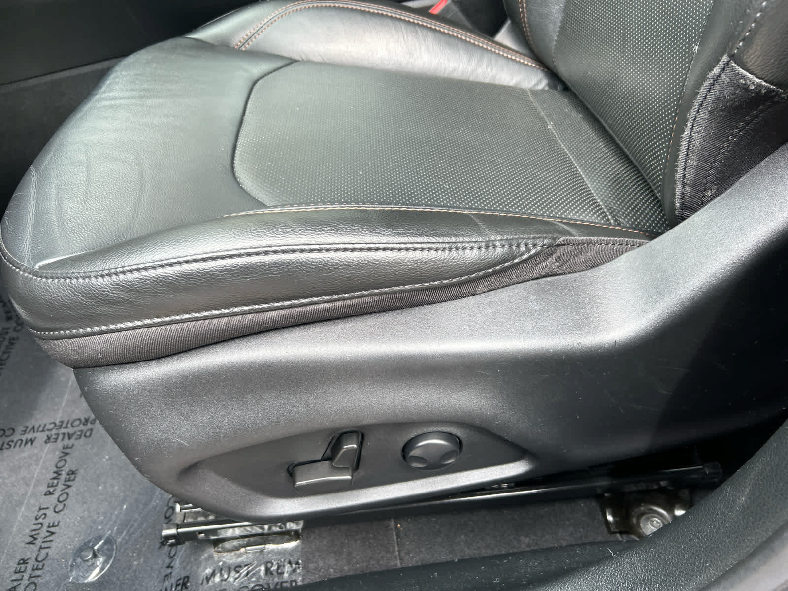 Used 2022 Jeep Compass Latitude w/ Sun and Sound Group AWD/4WD image 12