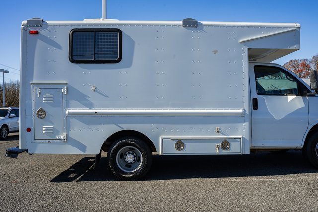 Used 2009 Chevrolet Express 3500 image 16