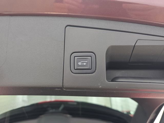 Certified 2022 Cadillac XT4 Premium Luxury w/ Enhanced Visibility Package image 33