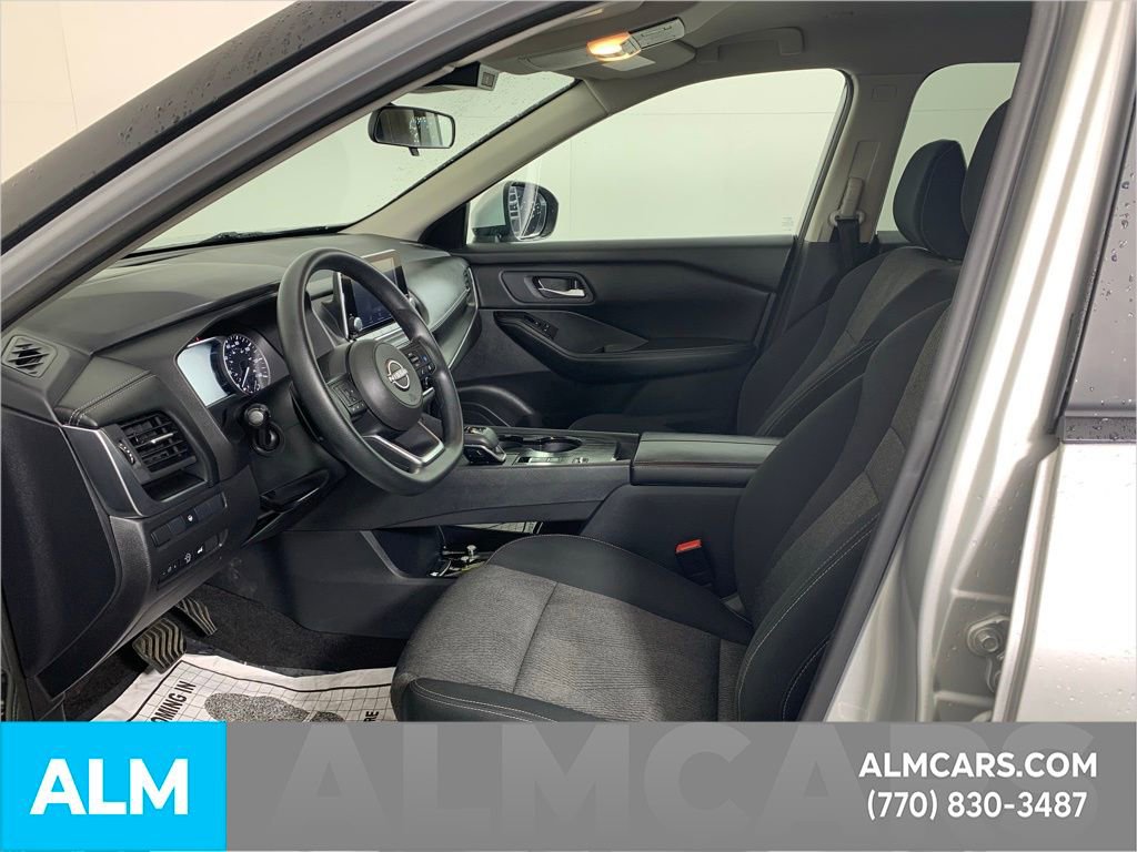 Used 2024 Nissan Rogue SV image 8