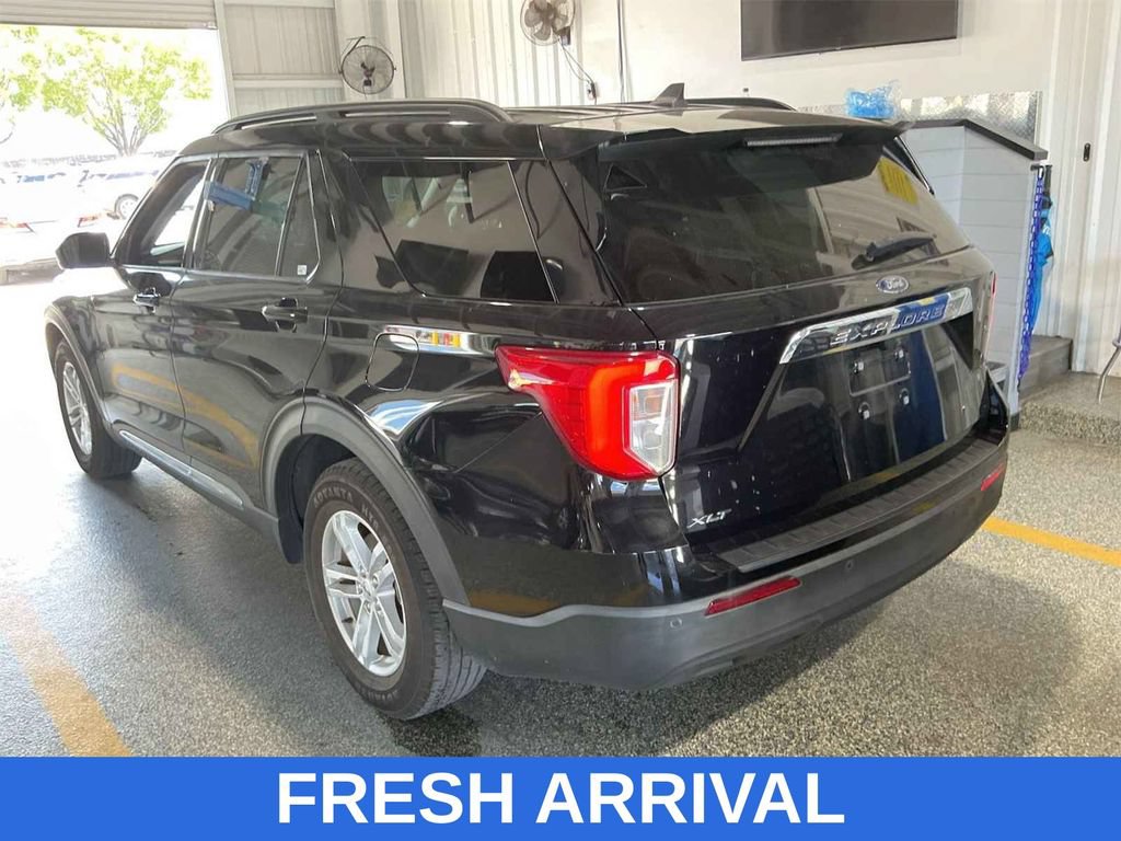 Used 2022 Ford Explorer XLT RWD image 2