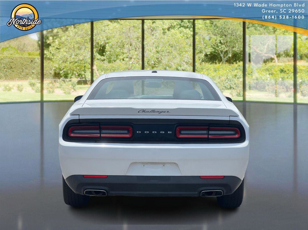 Used 2015 Dodge Challenger SXT RWD image 11