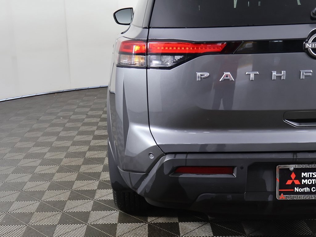 Used 2024 Nissan Pathfinder S image 14