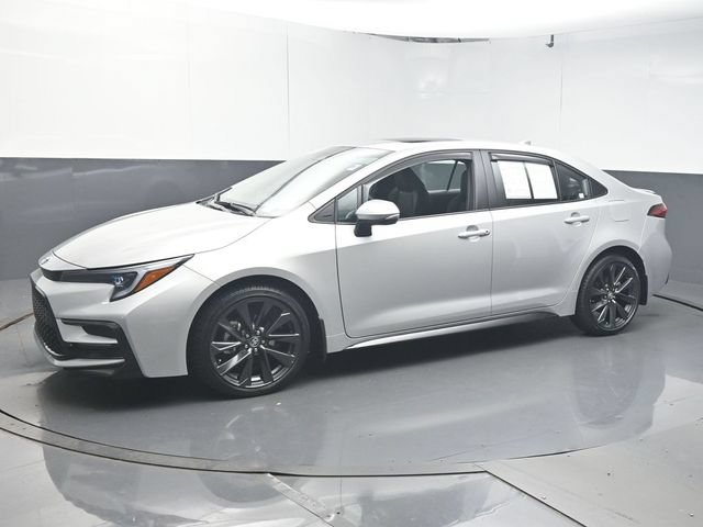 Used 2025 Toyota Corolla XSE FWD image 4