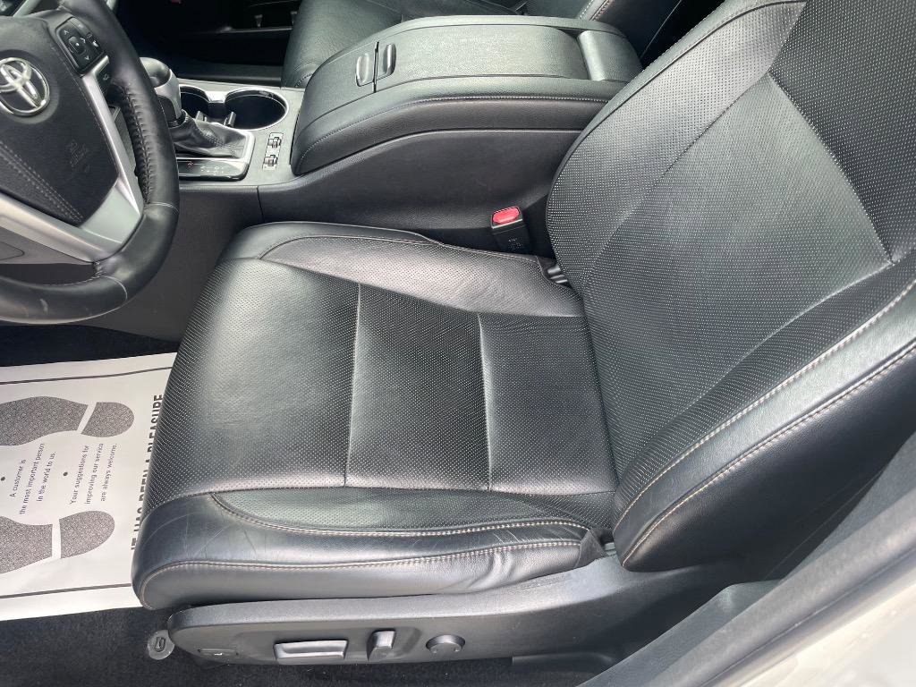 Used 2015 Toyota Highlander Limited Platinum AWD/4WD image 13