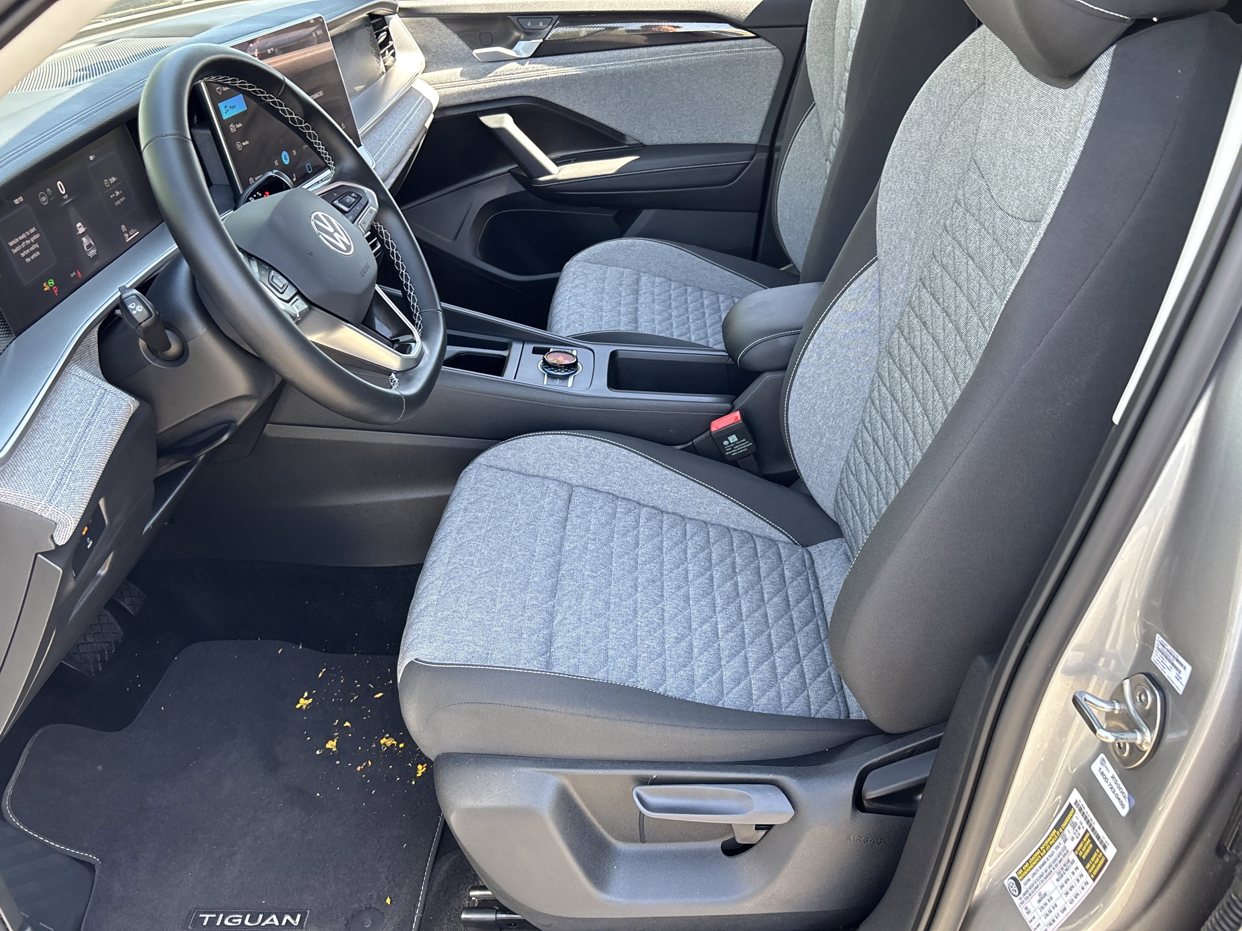 Used 2025 Volkswagen Tiguan S image 17