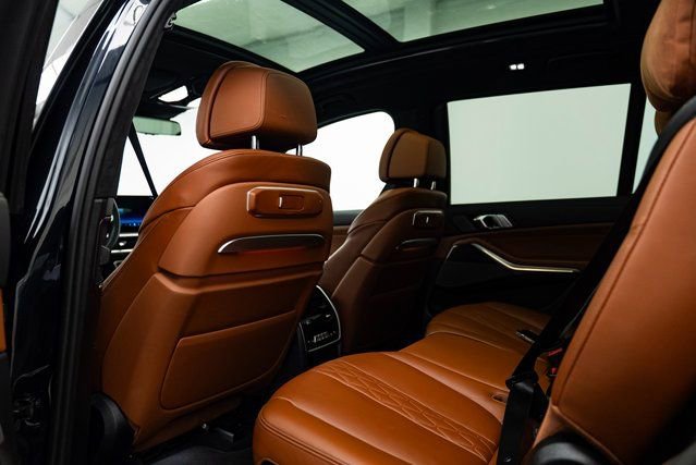 Used 2026 BMW X7 M60i image 29
