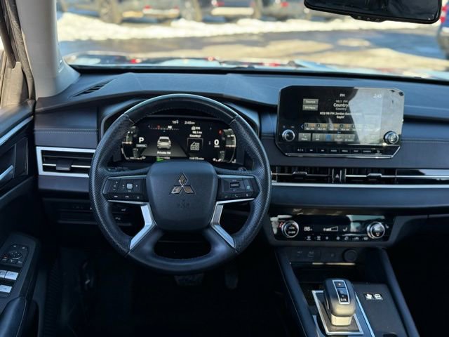 Used 2023 Mitsubishi Outlander SE image 9