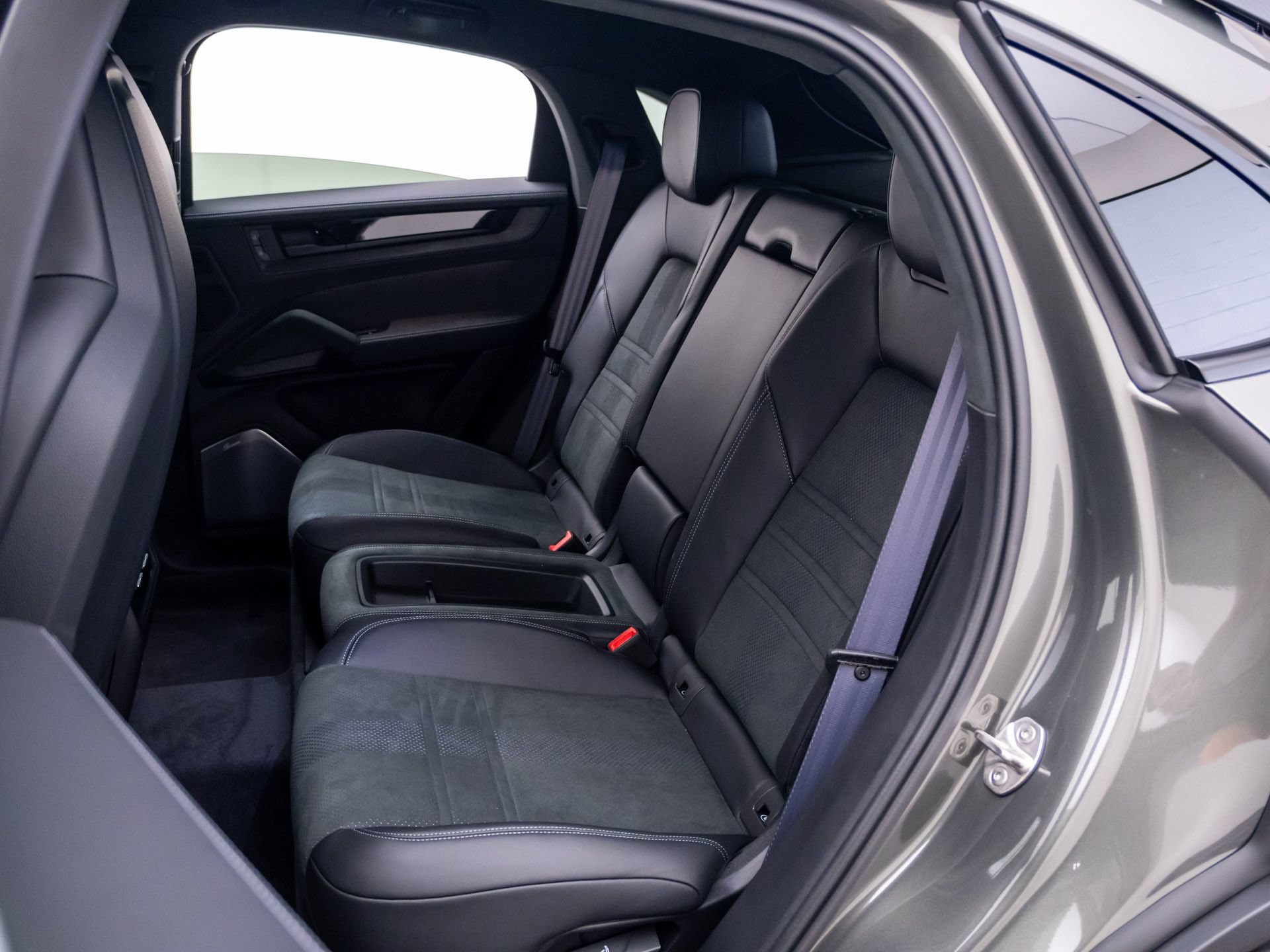 New 2026 Porsche Cayenne Turbo GT AWD/4WD image 17