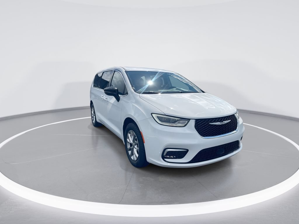 Used 2024 Chrysler Pacifica Touring-L AWD/4WD image 2