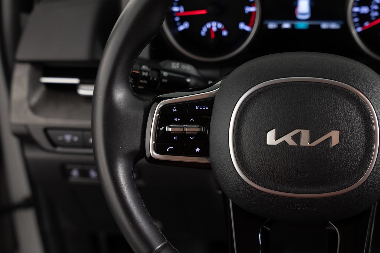 Used 2022 Kia Carnival SX FWD image 35