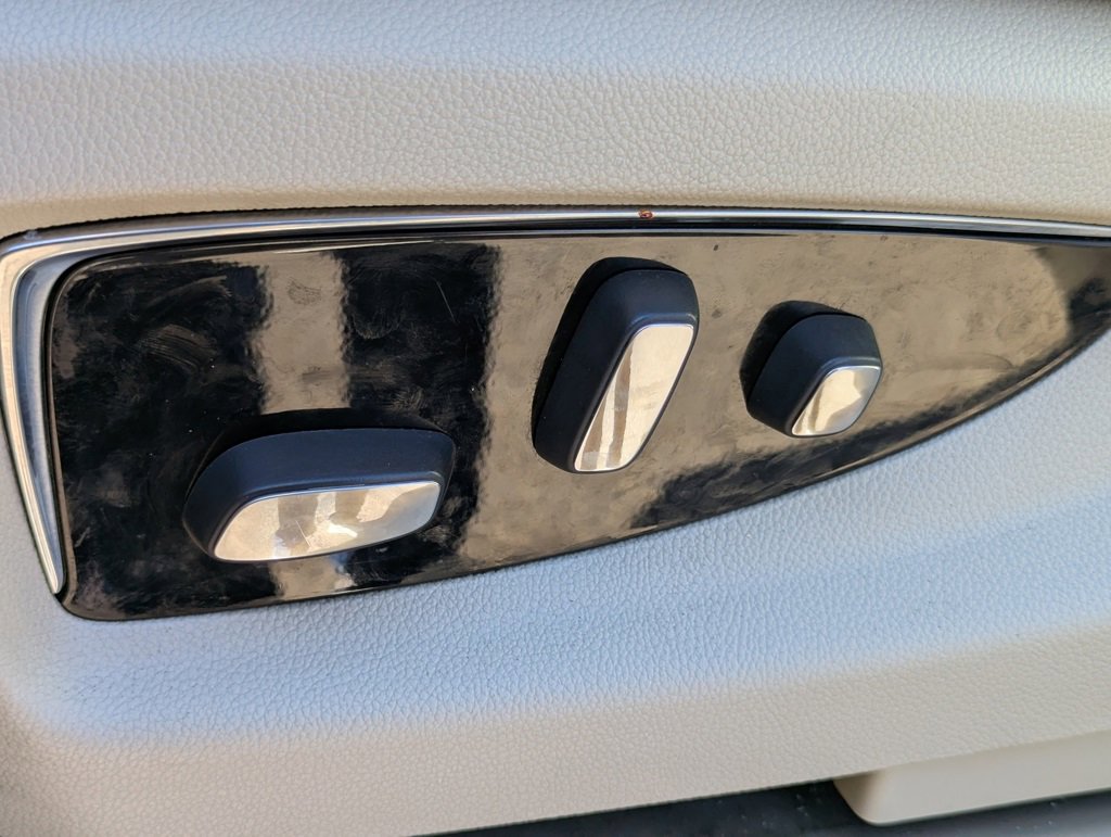 Used 2018 Cadillac Escalade Luxury image 30