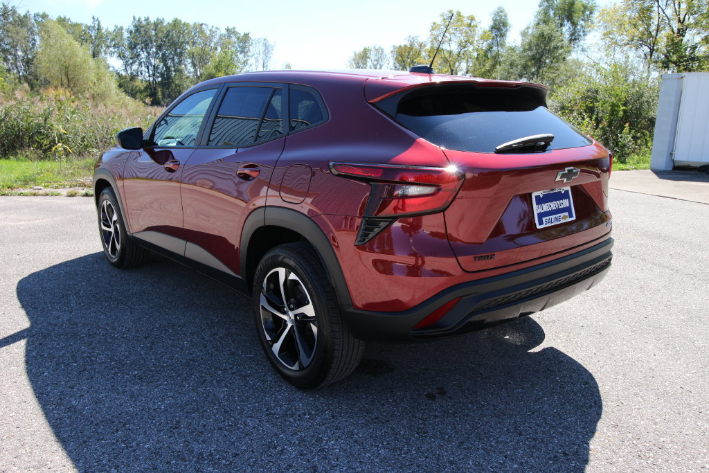 Used 2024 Chevrolet Trax RS w/ Driver Confidence Package FWD image 5