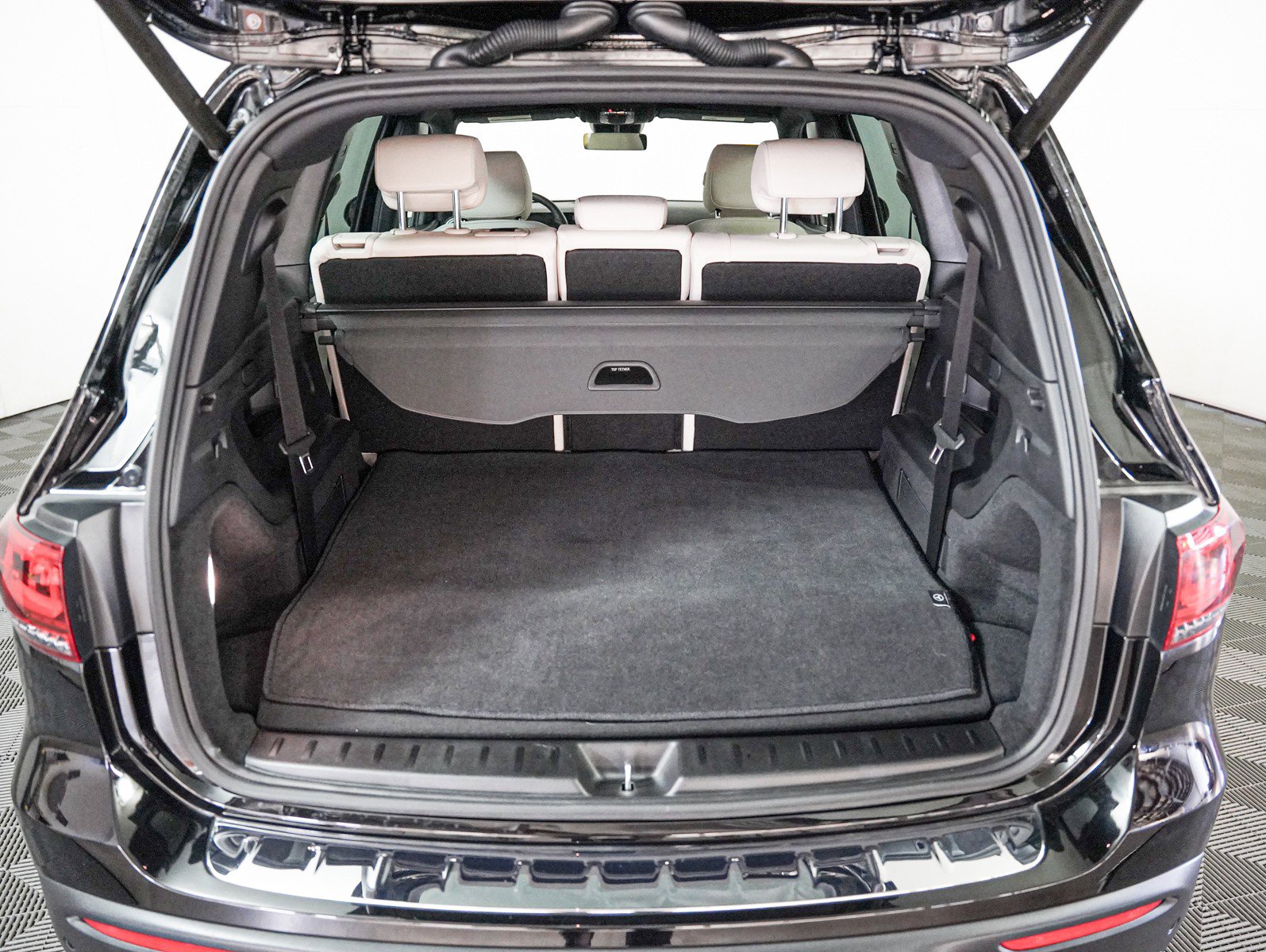 Certified 2023 Mercedes-Benz EQB 300 300 4MATIC image 8