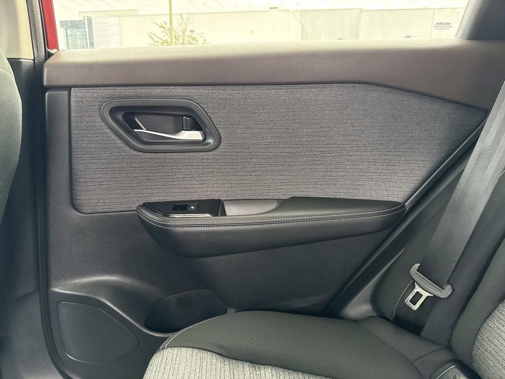 Used 2023 Nissan Rogue SV image 17