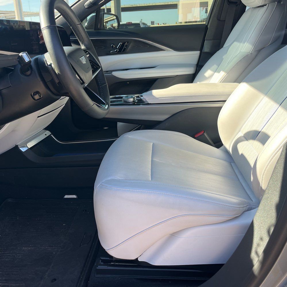 Used 2024 Cadillac Lyriq Luxury image 13