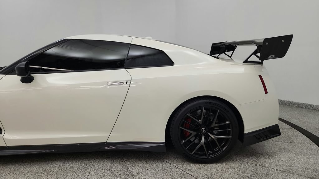 Used 2019 Nissan GT-R AWD/4WD image 29