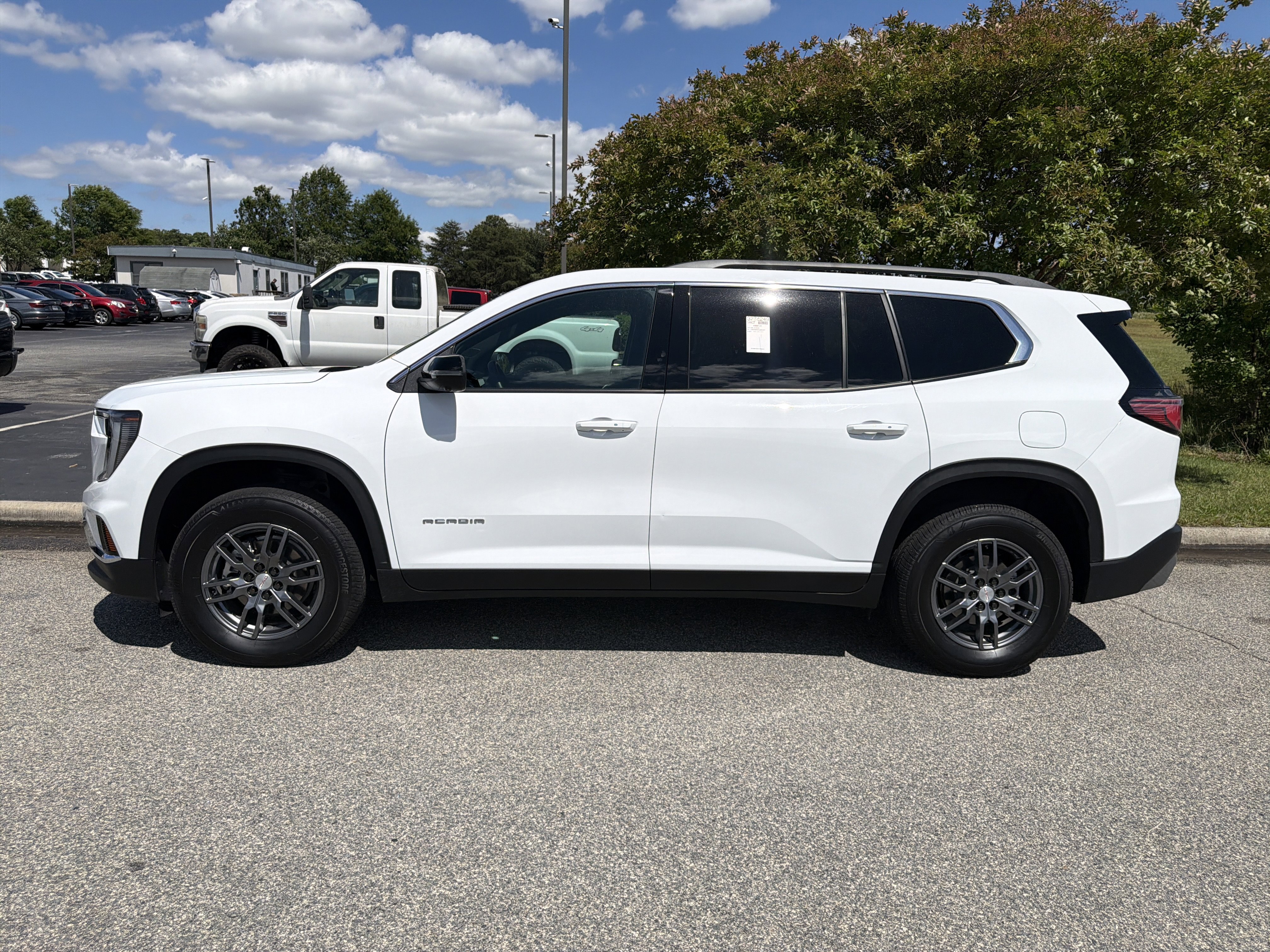 Used 2025 GMC Acadia Elevation FWD image 7