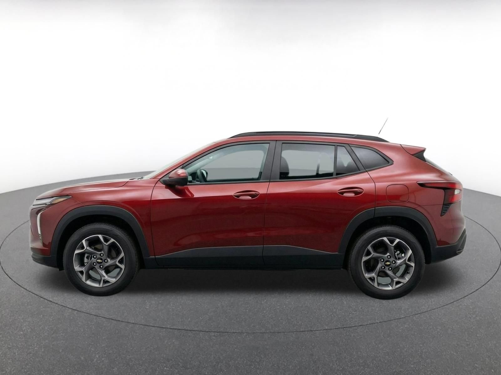 Used 2025 Chevrolet Trax LT FWD image 4