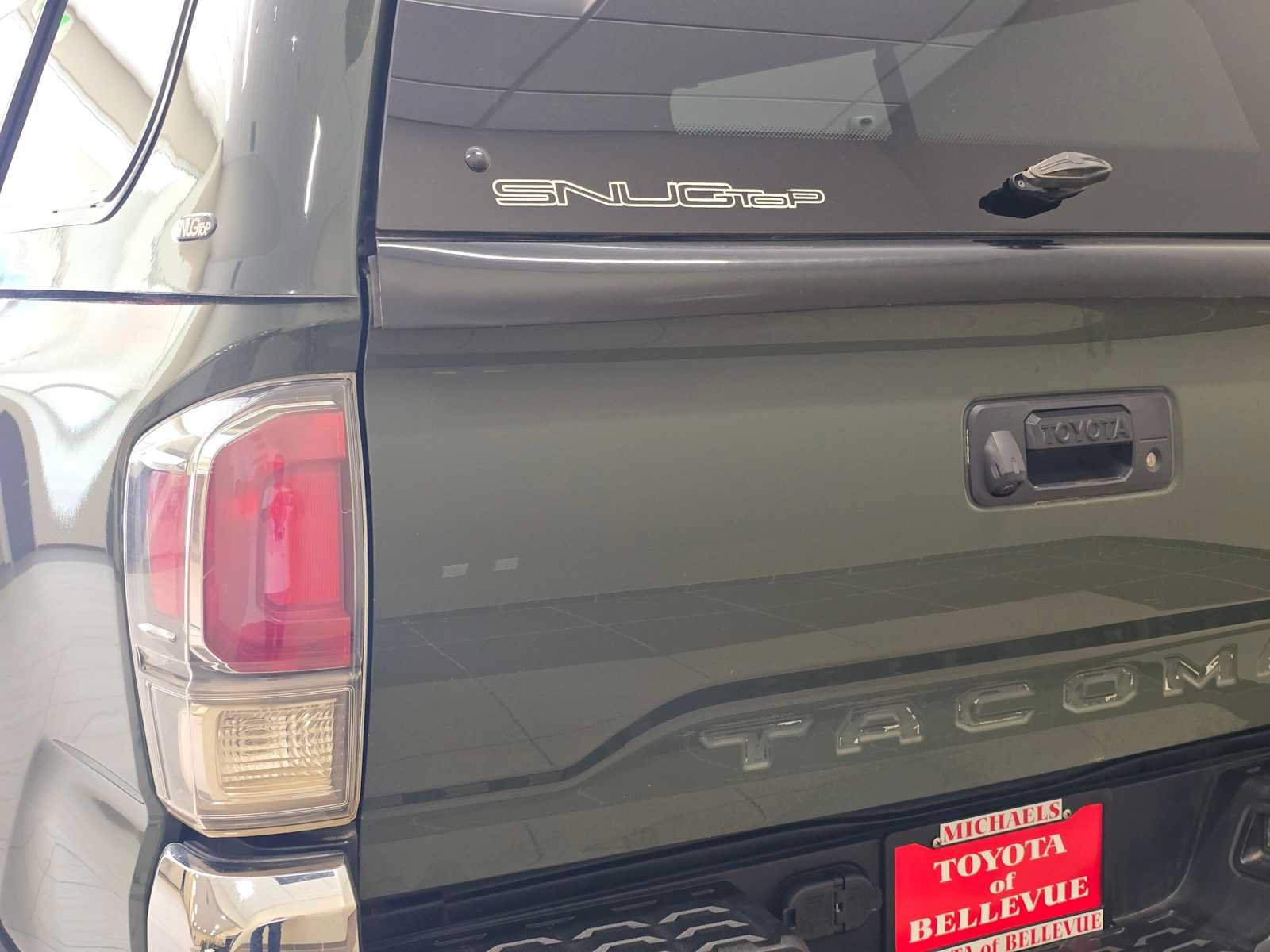 Certified 2022 Toyota Tacoma TRD Off-Road w/ TRD Premium Off Road Package AWD/4WD image 7
