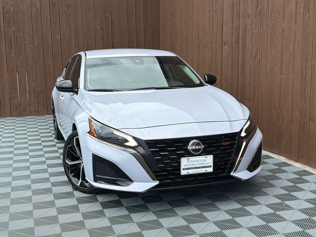 Used 2024 Nissan Altima 2.5 SR FWD image 9