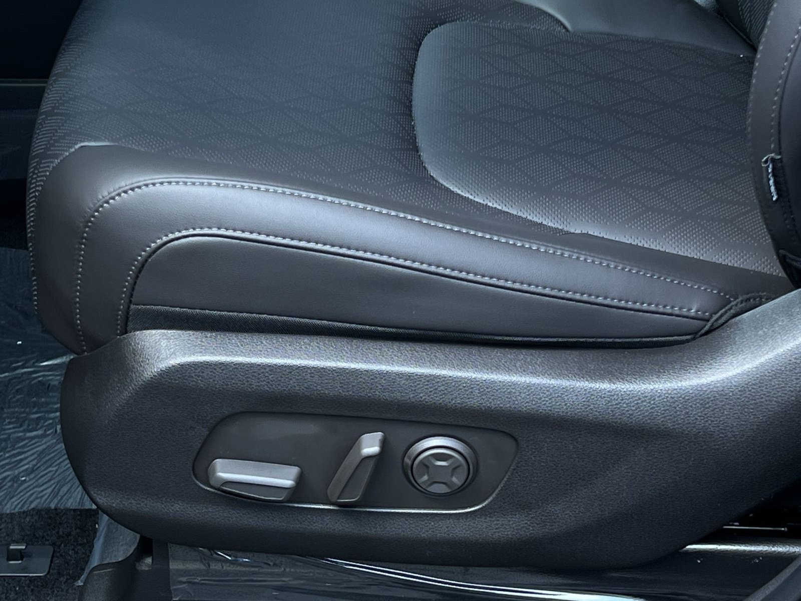 New 2027 Kia Carnival FWD image 19