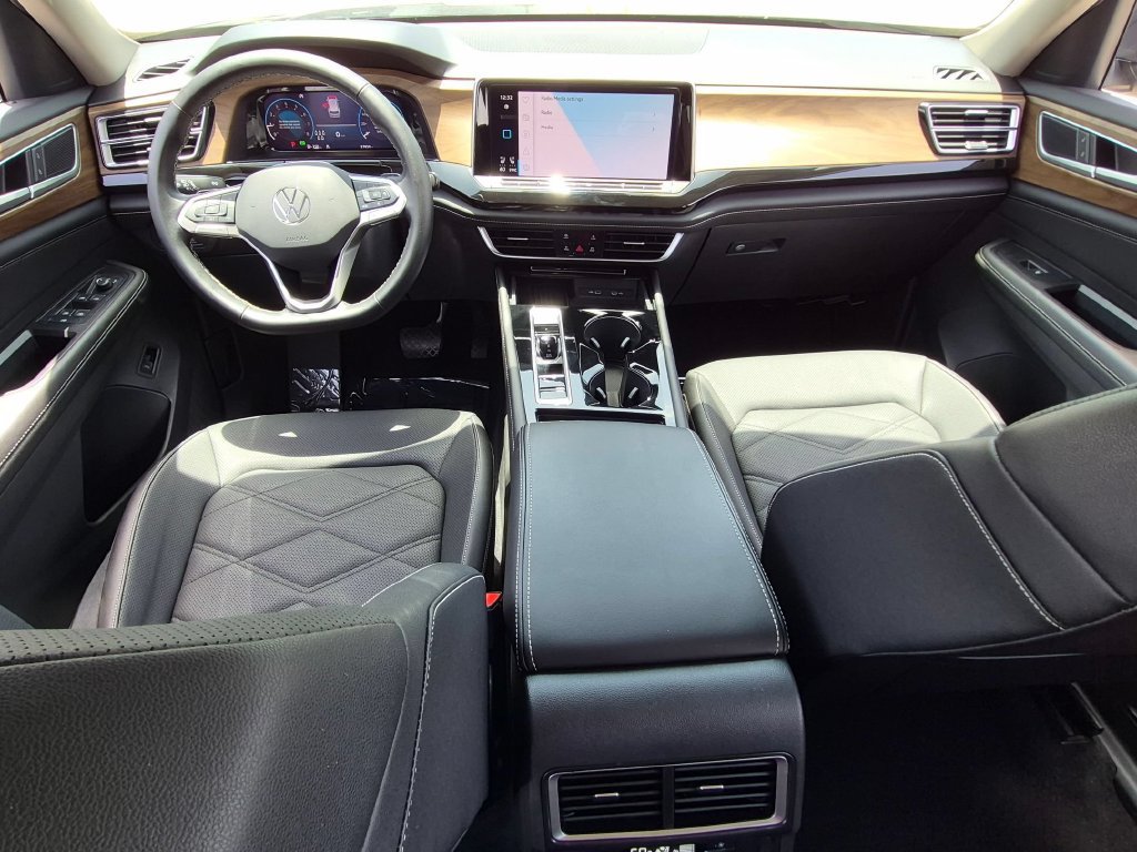 Used 2025 Volkswagen Atlas SE AWD/4WD image 25