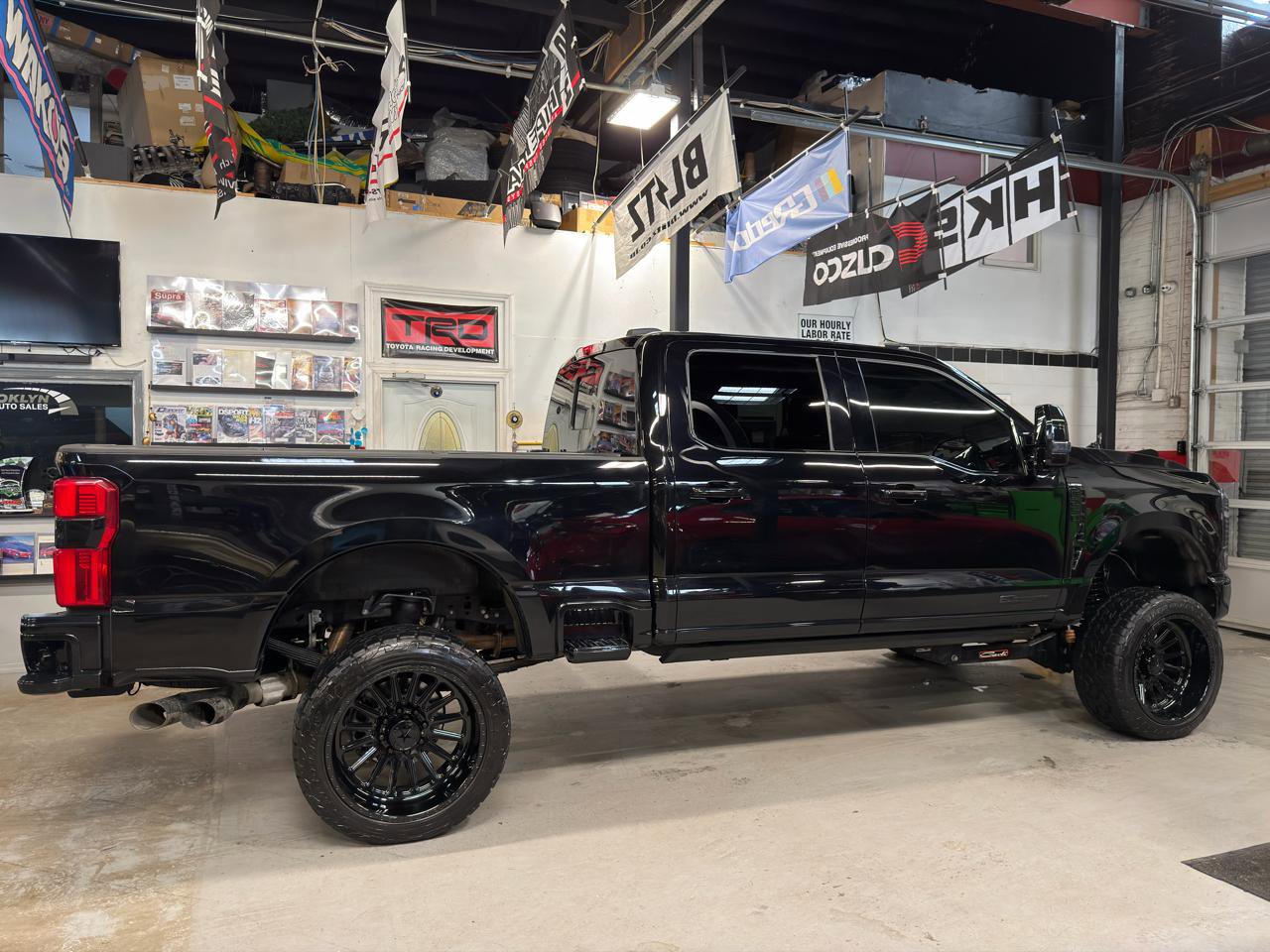 Used 2024 Ford F250 Limited w/ FX4 Off-Road Package image 4