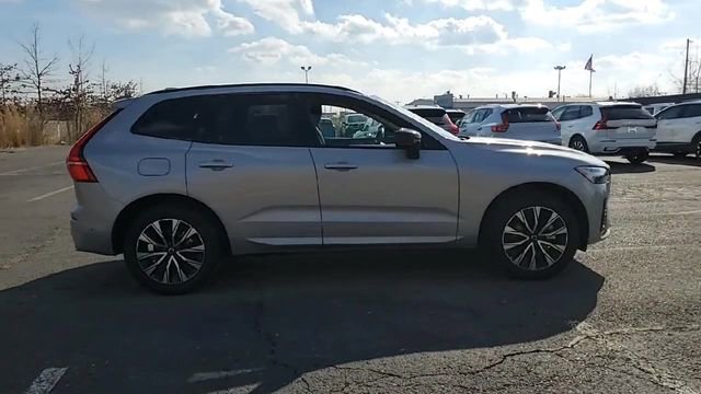 Used 2025 Volvo XC60 B5 Plus image 9