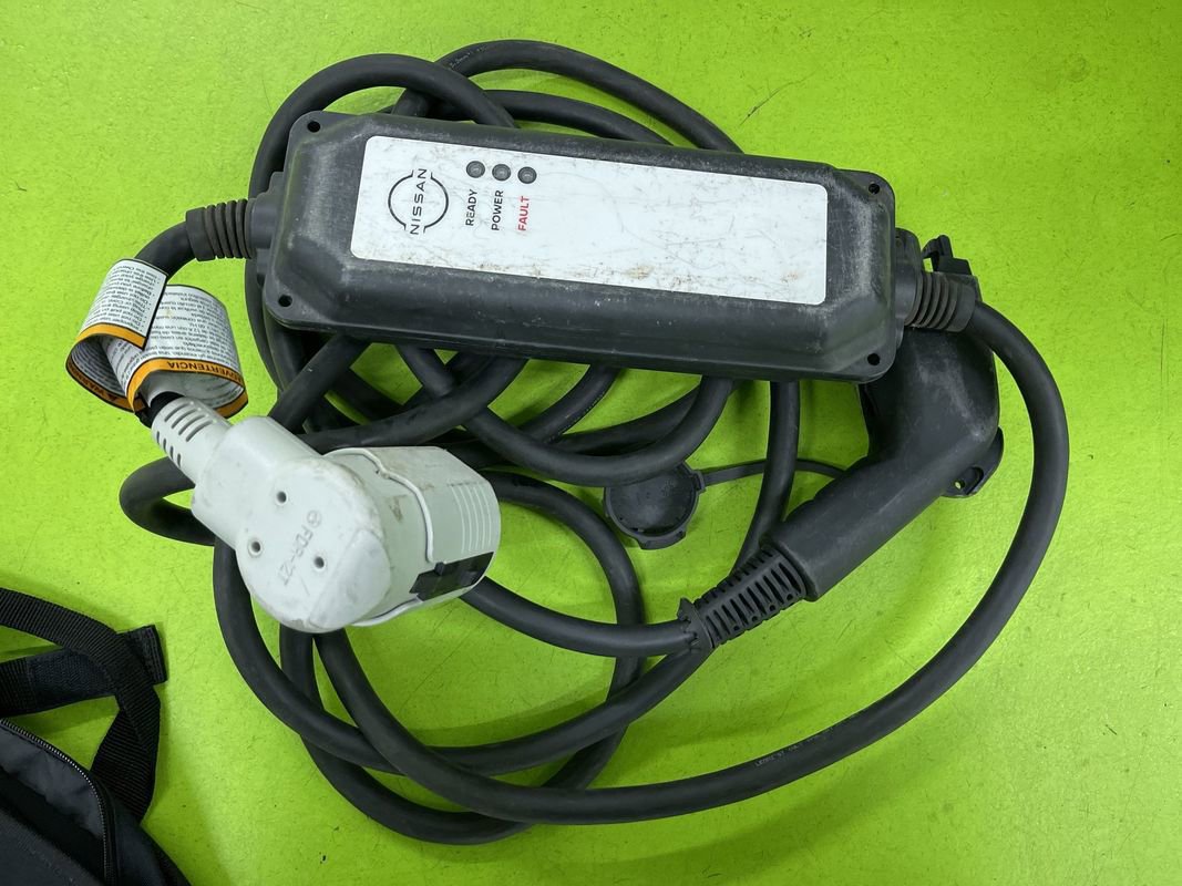 Used 2025 Nissan Leaf S image 14