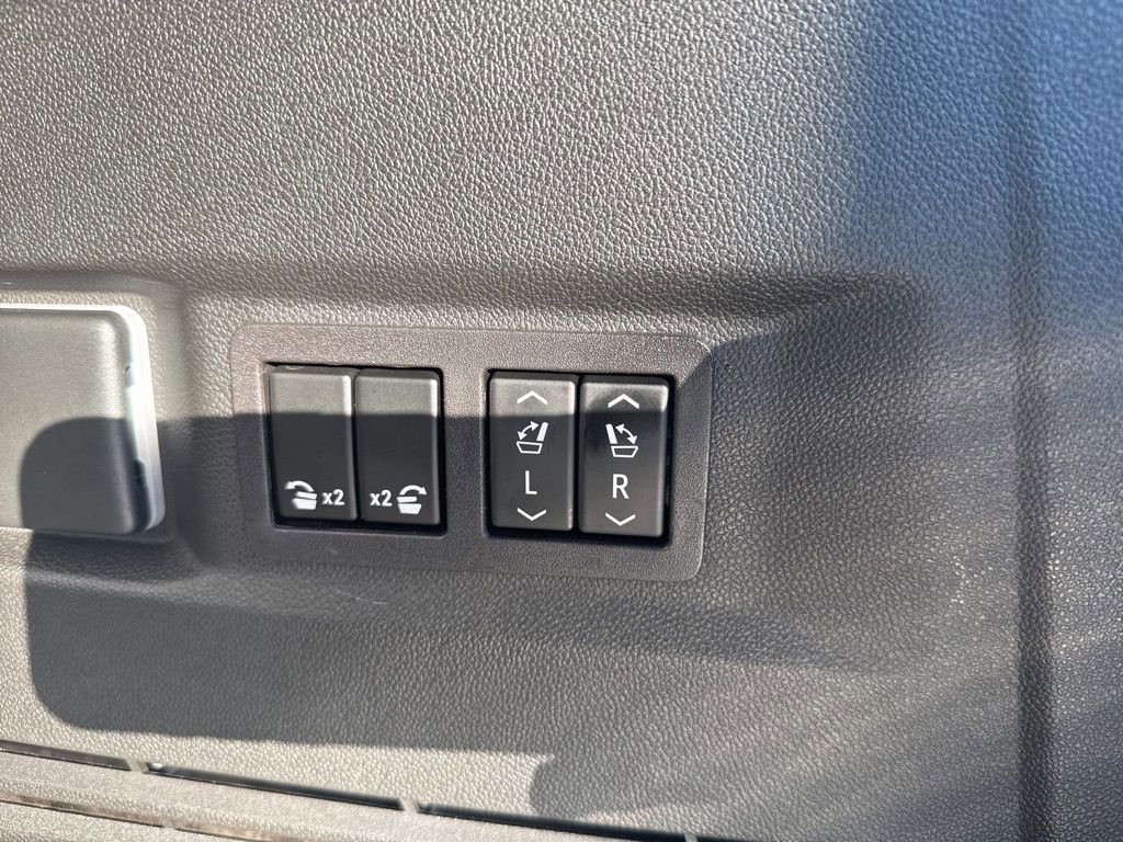 Used 2023 GMC Yukon Denali w/ Denali Reserve Package image 36