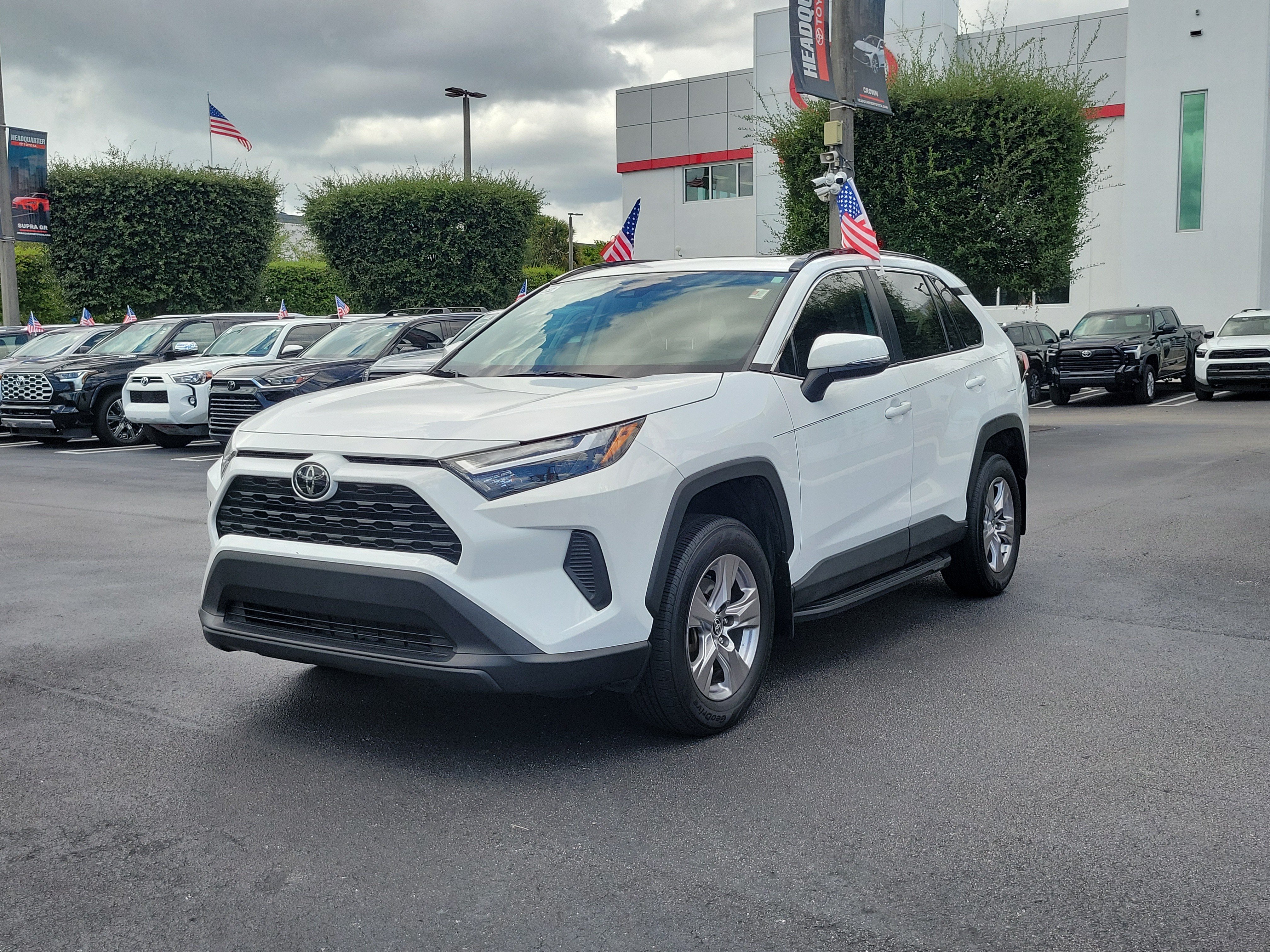 Used 2023 Toyota RAV4 XLE w/ Convenience Package FWD image 5