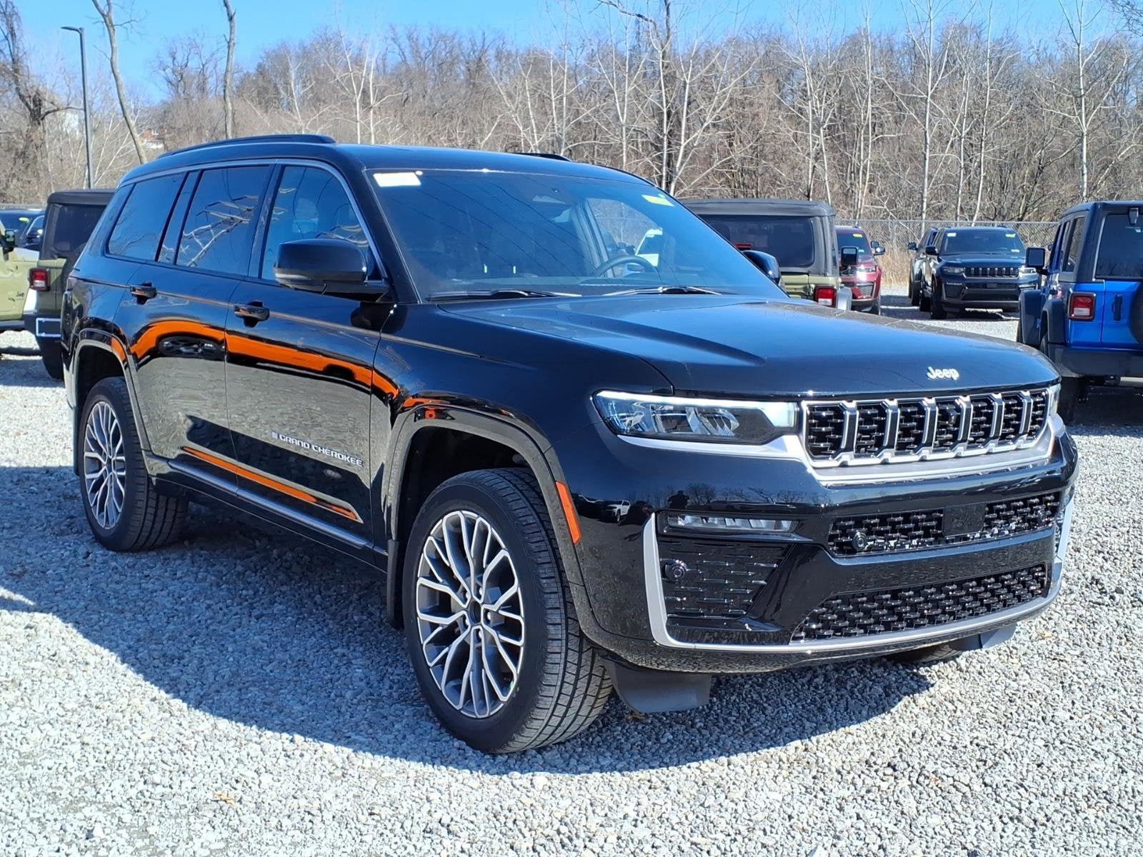 New 2026 Jeep Grand Cherokee L Summit w/ MOPAR Finishing Package AWD/4WD image 4