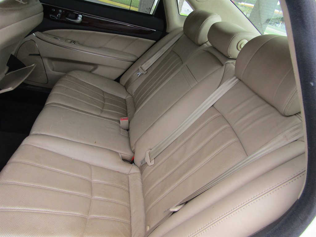 Used 2011 Hyundai Equus Signature RWD image 8