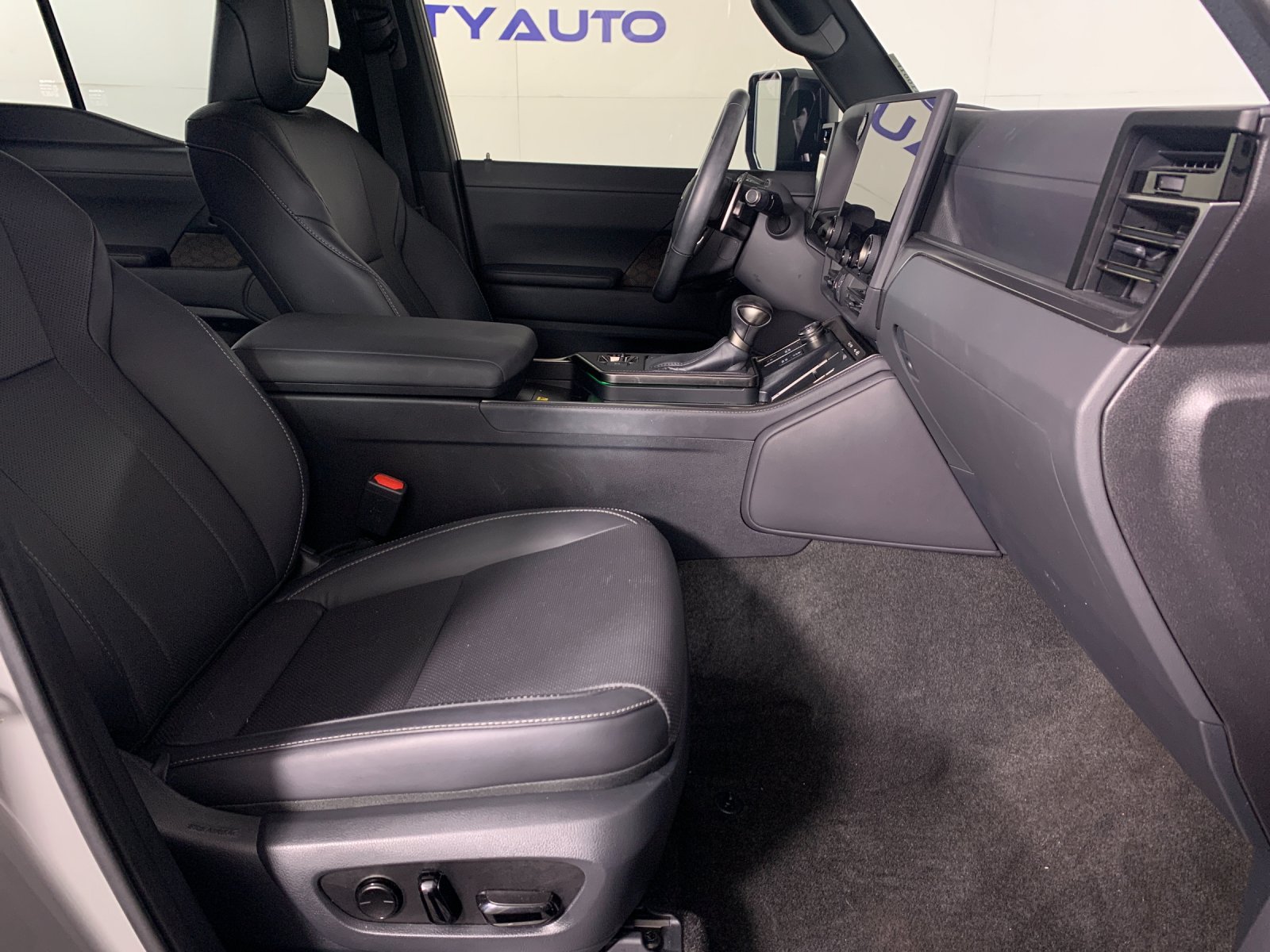 Used 2024 Lexus GX 550 w/ Cold Area Package AWD/4WD image 39