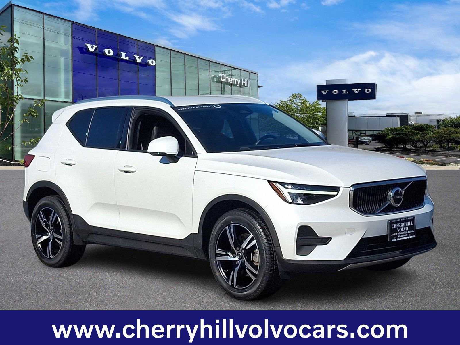 Certified 2023 Volvo XC40 B5 Core w/ Climate Package image 1