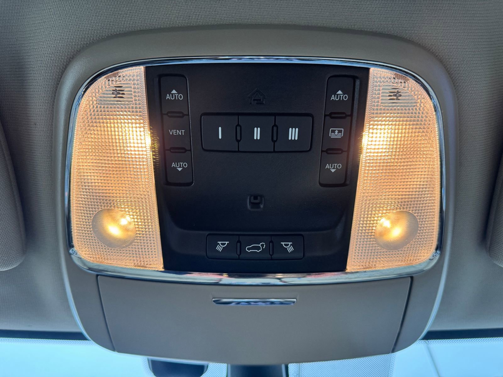 Used 2021 Jeep Grand Cherokee Limited w/ Luxury Group II image 30